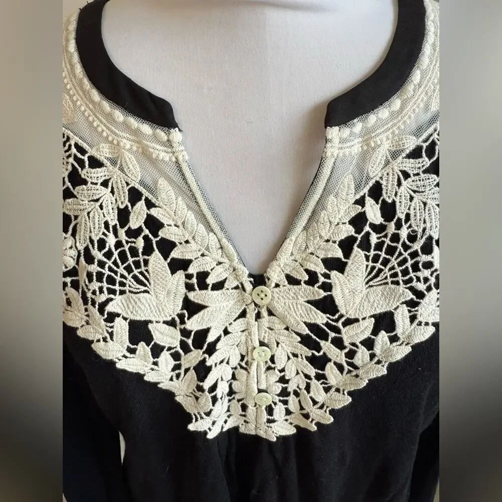 ANTHROPOLOGIE MEADOW RUE BLACK AND WHITE LACE LONG SLEEVE TOP SMALL